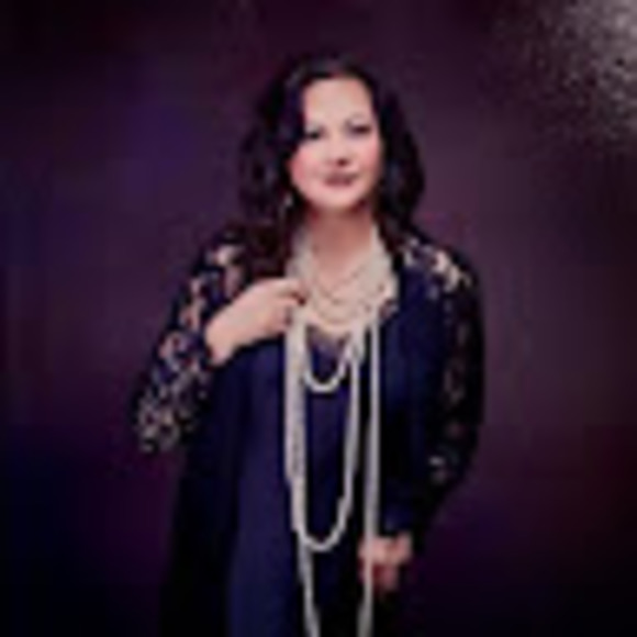 Meet your Posher, Denise - Picture 1 of 1